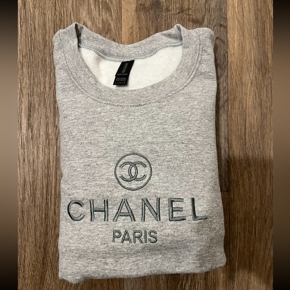 Paris Vintage Inspired Gray Sweater - Picture 2 of 3